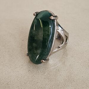 Elegant Green Stone Silver Cocktail Statement Ring Size 7.5